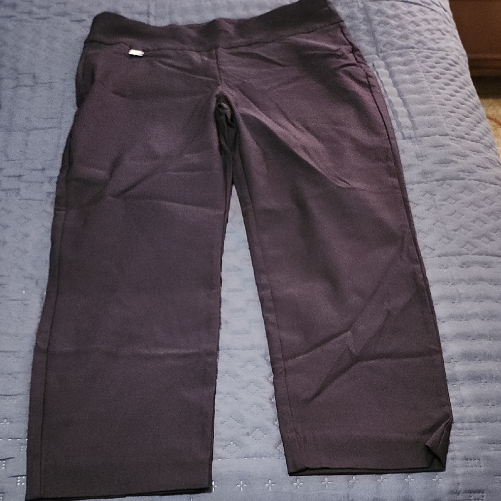 EUC LADIES NAVY PULL ON CAPRIS